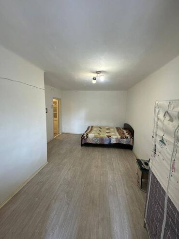 1 комнатная квартира жибек жолу: 1 бөлмө, 33 кв. м, Хрущевка, 4 кабат, Эски ремонт