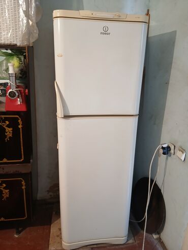 soyuducu 12 volt: Indesit iki kameralı soyuducu - Üstdə dondurucu bölmə, altda soyuducu