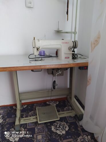 Промышленные швейные машинки: Прямо срочный 4 машынка сатам . Бир машынанын мотору жок иштейт Жана