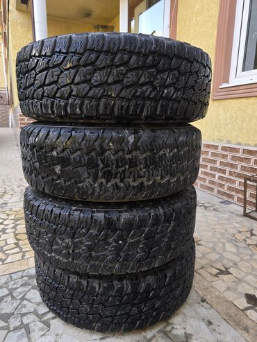 Шины: Комплект из четырех всесезонных шин размера P265/70R17. Рисунок