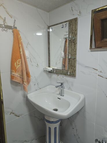 Otaqların uzunmüddətli kirayəsi: Kirayə üçün kiçik studiya tipli otaq. Xüsusiyyətlər: - Açıq mətbəx — 12