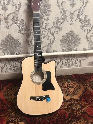 Гитары: Акустическая гитара формата дредноут с вырезом (cutaway) для удобного — 1