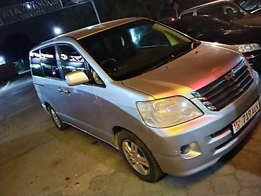 Toyota: Toyota Noah: 2003 г., 2 л, Автомат, Бензин, Минивэн — 5