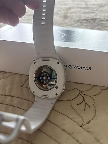 Samsung Galaxy Watch8, белый Брали в в подарок маме. Причина продажи -