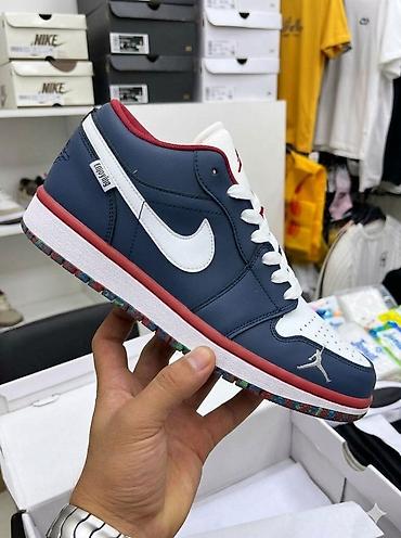 мелей: Кроссовки в баскетбольном стиле Nike Jordan низкого профиля. Модель — 2