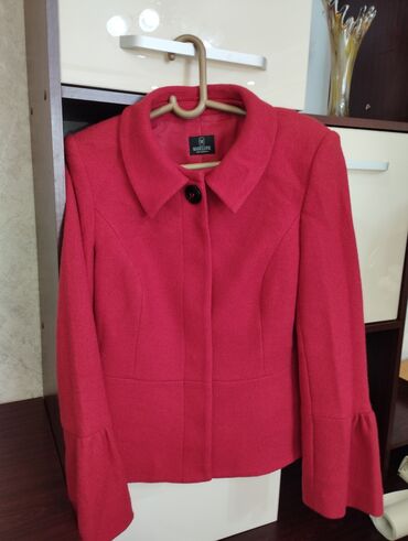 Демисезонные куртки: Продаю 1)осенне-весеннюю подросковую куртку 40-42размер.Синего — 6