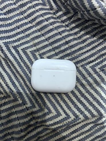 apple airpod pro: Airpods pro 2 lightning keys veziyyet gorunduyu kimidi sag gulag itib — 1