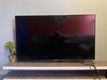 Televizorlar: İdeal vəzyətdədir heçbir problemi yoxdur. 50x127 smart 4k UHD