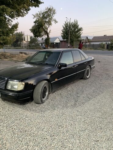 автомат автомобиль: Mercedes-Benz E‑Class W124, черный седан - Кузов: 4‑дверный седан
