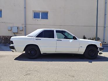 ravon 2: Mercedes-Benz 190: 2.2 l | 1984 il Sedan — 3