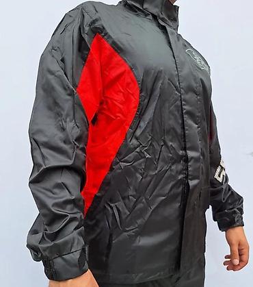 Ostali Kompleti, kombinezoni: Dvodelno kišno odelo u crno-crvenoj kombinaciji, dizajnirano za — 11