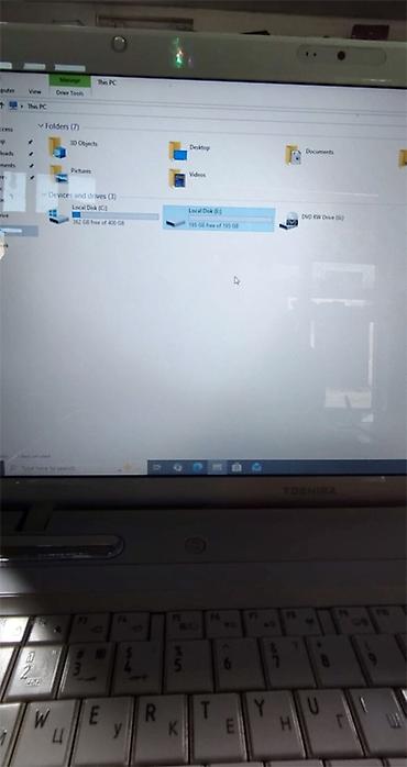 toshiba notebook: Tam işlək vəziyyətdədir. Üstündə Windows 10 sistemi var. Processor - — 7