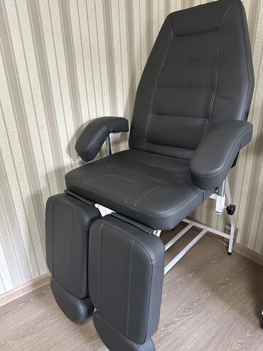 Салонные кресла: Стул для педикюра новый + стул седло б/у, но ( состояние нового)