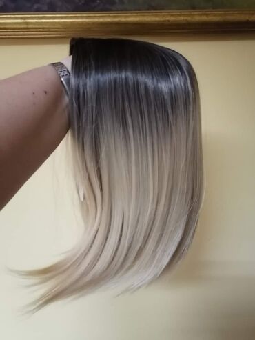 Perike i klipse: Perike
Cena 3200 din — 10