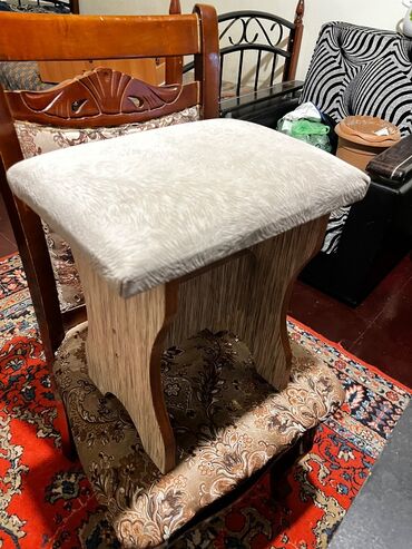 Masa və oturacaq dəstləri: Qonaq otağı üçün, İşlənmiş, Açılmayan, Kvadrat masa, 4 stul — 11