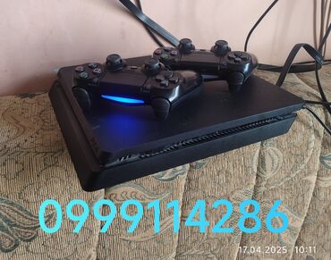 муздаткычтар колдонулган: Игровая консоль Sony PlayStation 4 в комплекте с двумя беспроводными
