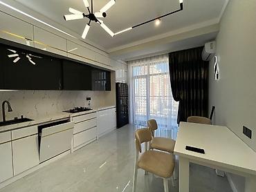 7 mərtəbə: 4 otaqlı, 185 kv. m — 8