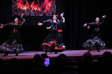 Другие услуги в сфере красоты и здоровья: Театр-студия фламенко "Эсмеральда" начинает набор в группу фламенко с — 18