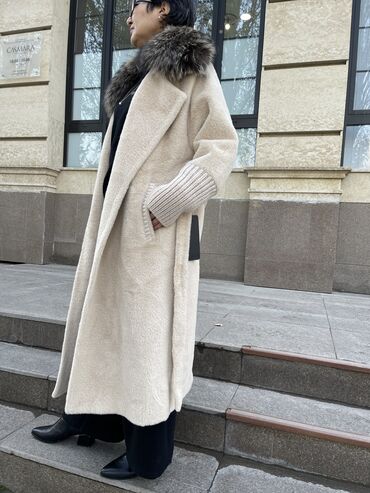 одежда на девочку: Пальто, M (EU 38)
