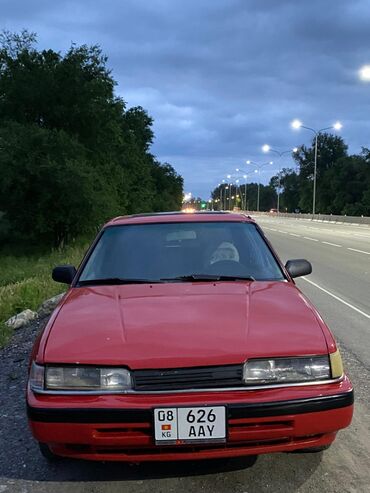 машина mazda: Mazda 626: 1990 г., 2 л, Механика, Бензин, Седан