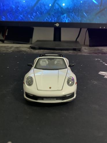 Искусство и коллекционирование: Коллекционная модель автомобиля Porsche 911 Targa 4S (масштабный — 2