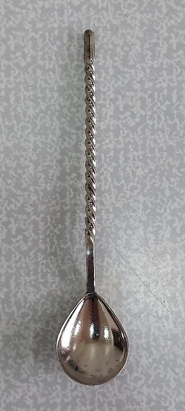 qab qaşıqlar: Sovet istehsalı olan 6 ədəd metal qaşıq dəsti satılır. Materiali — 9