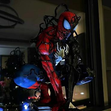 паук строп: Статуэтка Spider-Man vs Venom (симбиот), коллекционный масштабный — 1