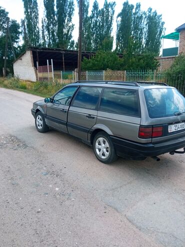 машина с российскими номерами: Volkswagen Passat: 1993 г., 1.8 л, Механика, Бензин, Универсал