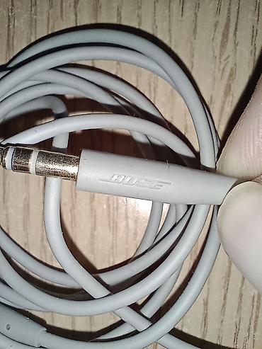 Slušalice: **BOSE®** Over-ear Slušalice sa specijalnim kablom — 13