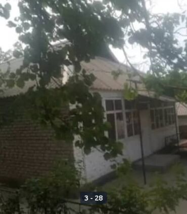 продаю дом в рабочем городке: Продаётся дом в г. Кызыл-Кыя, микрорайон Восток-1. есть место для