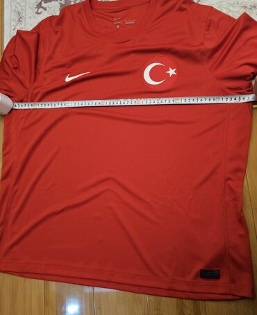 İdman formaları: Türkiye milli komandasının orijinal forması.Türkiyeden — 11