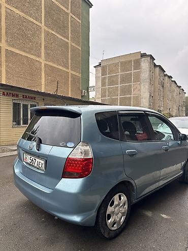 Honda Fit: 2005 г., 1.3 л, Автомат, Бензин, Хэтчбэк