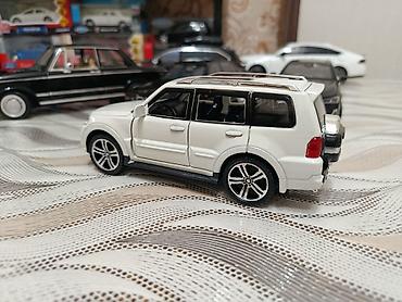 mitsubishi pajero: Metall oyuncaq avtomobil – SUV model (Pajero üslubunda) - Miqyas — 2
