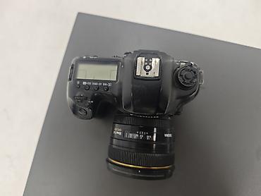 digital camera: Зеркальная камера Canon EOS 5D с полноформатным сенсором. Установлен — 2
