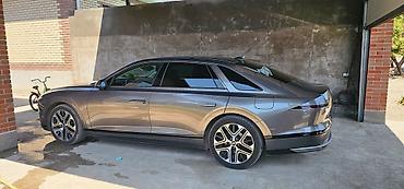 2022: Hyundai Grandeur: 2022 г., Седан — 4