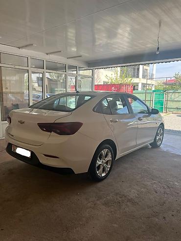 Chevrolet: Chevrolet Onix: 2020 г., 1 л, Автомат, Бензин, Седан — 16