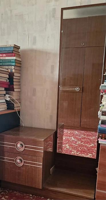 Тумбы и подставки: Тумбочка бу состояние удовл высота 56см ширина 40 см глубина 40 см — 9