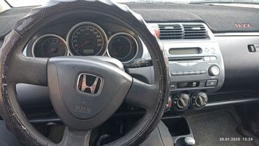 Honda: Honda Jazz: 2002 г., 1.5 л, Механика, Бензин, Хэтчбэк