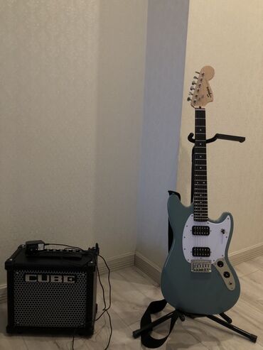 фортепиано стоимость: Электрогитара Squier Sonic Mustang + комбоусилитель Roland CUBE 10GX