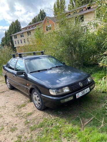 Volkswagen: Volkswagen Passat: 1993 г., 1.8 л, Механика, Бензин, Седан