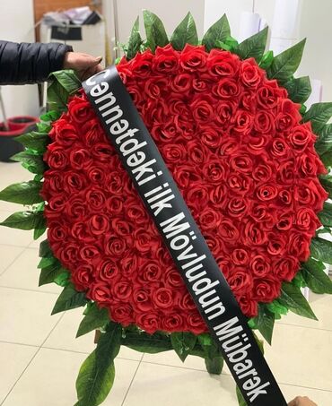 Xalçalar: 🔴 Hər növ qızılgüllərin çələnglərin satışı 🌐 Ünvan - Əcəmi m yaxınlığı