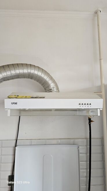 вытяжки на кухню: Срочно продаётся Вытяжка Artel белого цвета. Оснащена подсветкой и