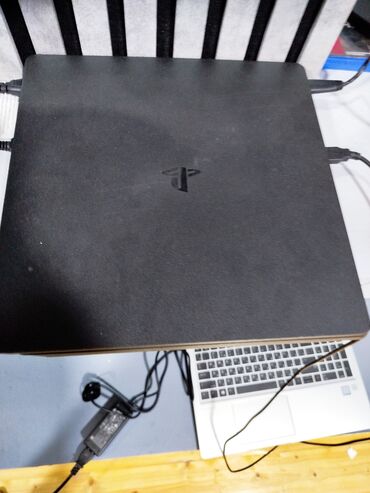 tələbələr üçün part time iş: Playstation 4 slim, 500 GB, 3 dualshock