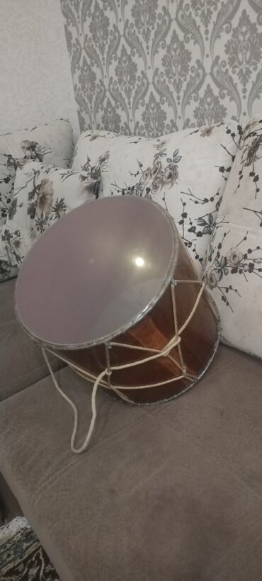 Pianolar: Məhsul: Nağara (iki tərəfli baraban) - Korpus: cilalanmış ağac gövdə