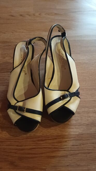 Сапоги: Qadın ayaqqabısı – açıq burunlu, arxası açıq (slingback) model -