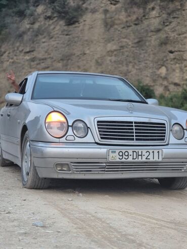 Mercedes-Benz: Mercedes-Benz E‑Class W210 sedan - Kuzov: sedan, gümüşü rəng - Nömrə