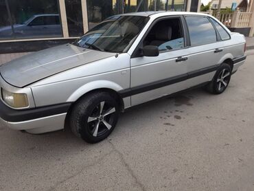 купить фораннер в бишкеке: Volkswagen Passat: 1991 г., 1.8 л, Механика, Бензин, Седан