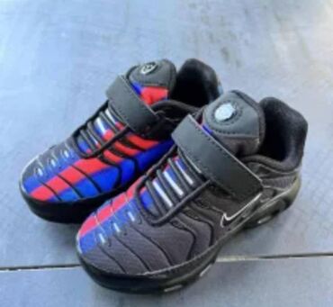 Patike: 25-36
3000 din
sd
szd — 3