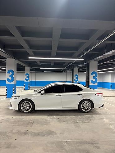 купит цивик: Toyota Camry (XV70), белый седан бизнес-класса. Кузов и внешний вид — 4