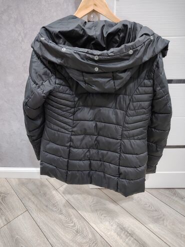 Куртки: Женская куртка XL (EU 42), цвет - Черный